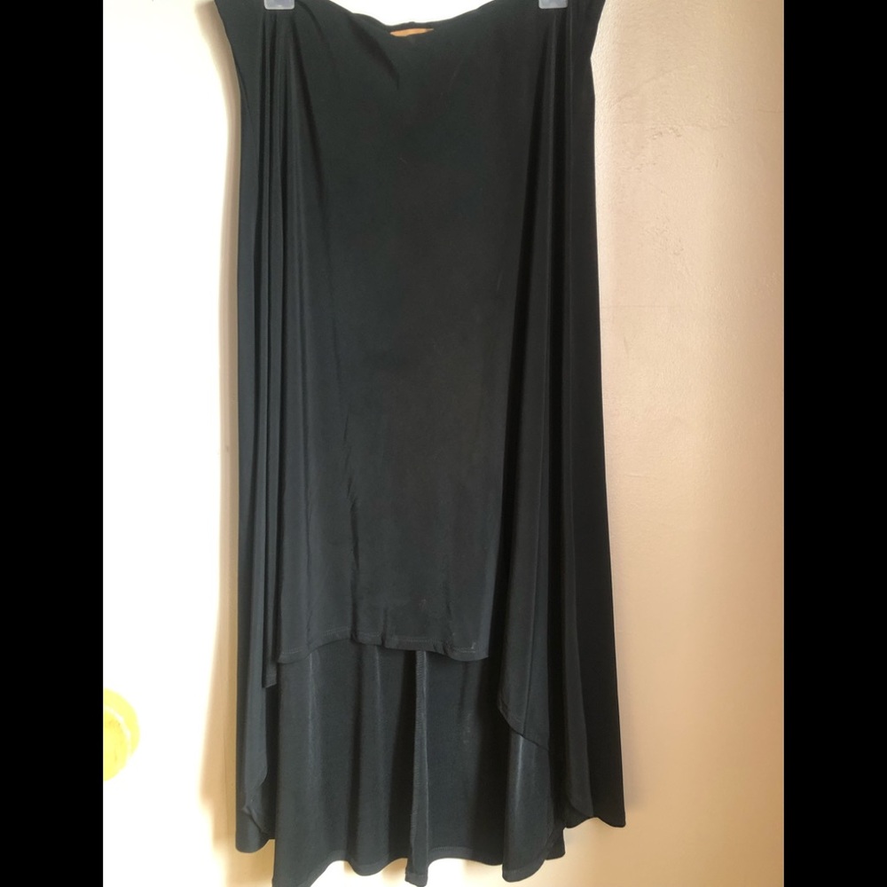 Super comfy and flowy hi lo Ellen Tracy skirt